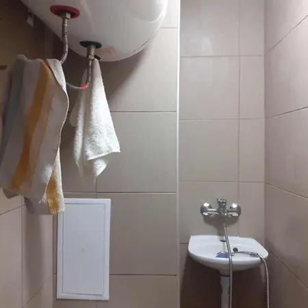 Apartmán самостоятелна с душ с вход от тротоара на 3 мин пеш от автогара Varna