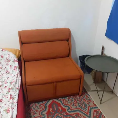 Apartament самостоятелна с душ с вход от тротоара на 3 мин пеш от автогара Warna
